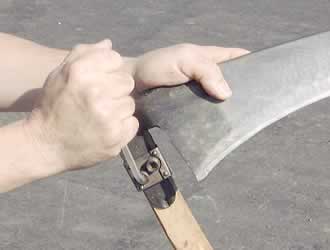 Tightening the clamp screws